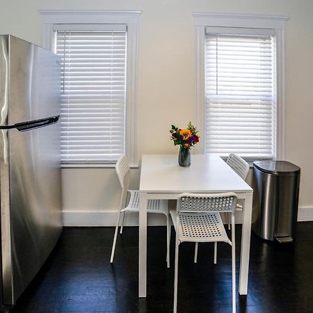 Modern Two Bedroom Condo - Boston Stoneham Bagian luar foto