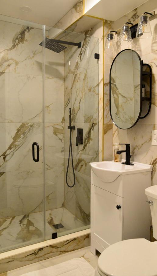 Modern Two Bedroom Condo - Boston Stoneham Bagian luar foto