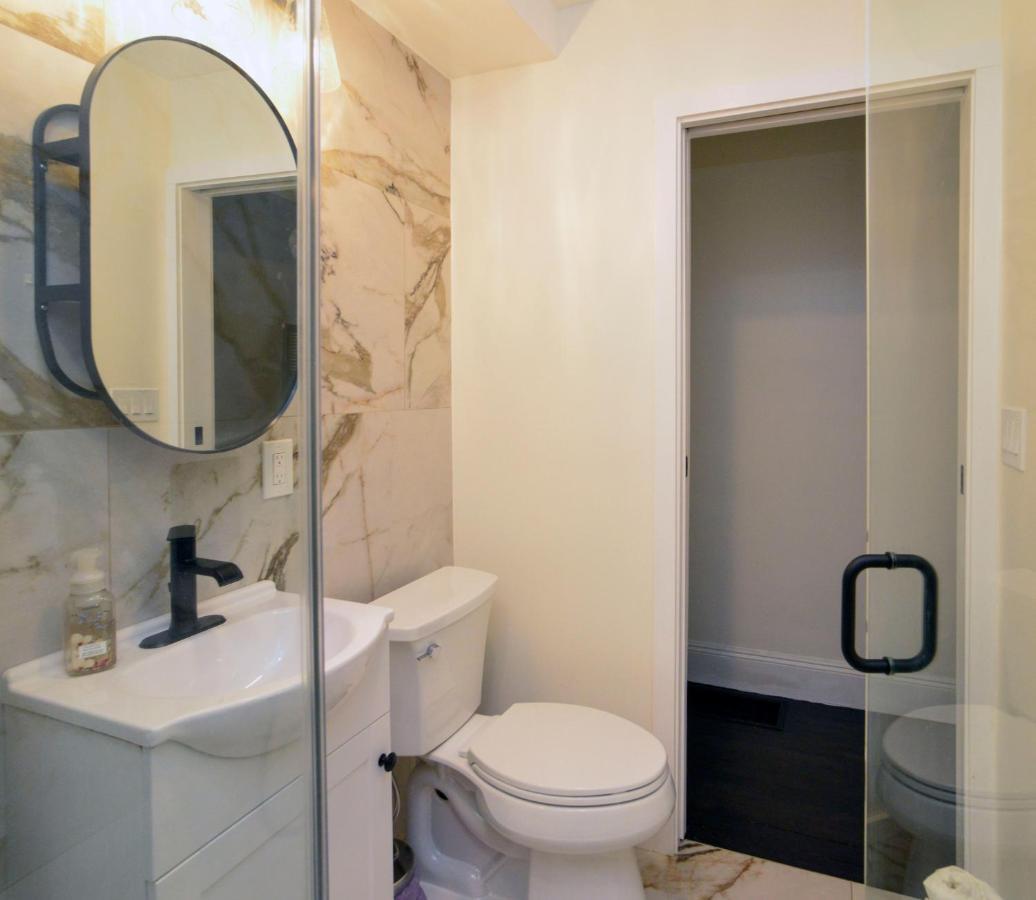 Modern Two Bedroom Condo - Boston Stoneham Bagian luar foto