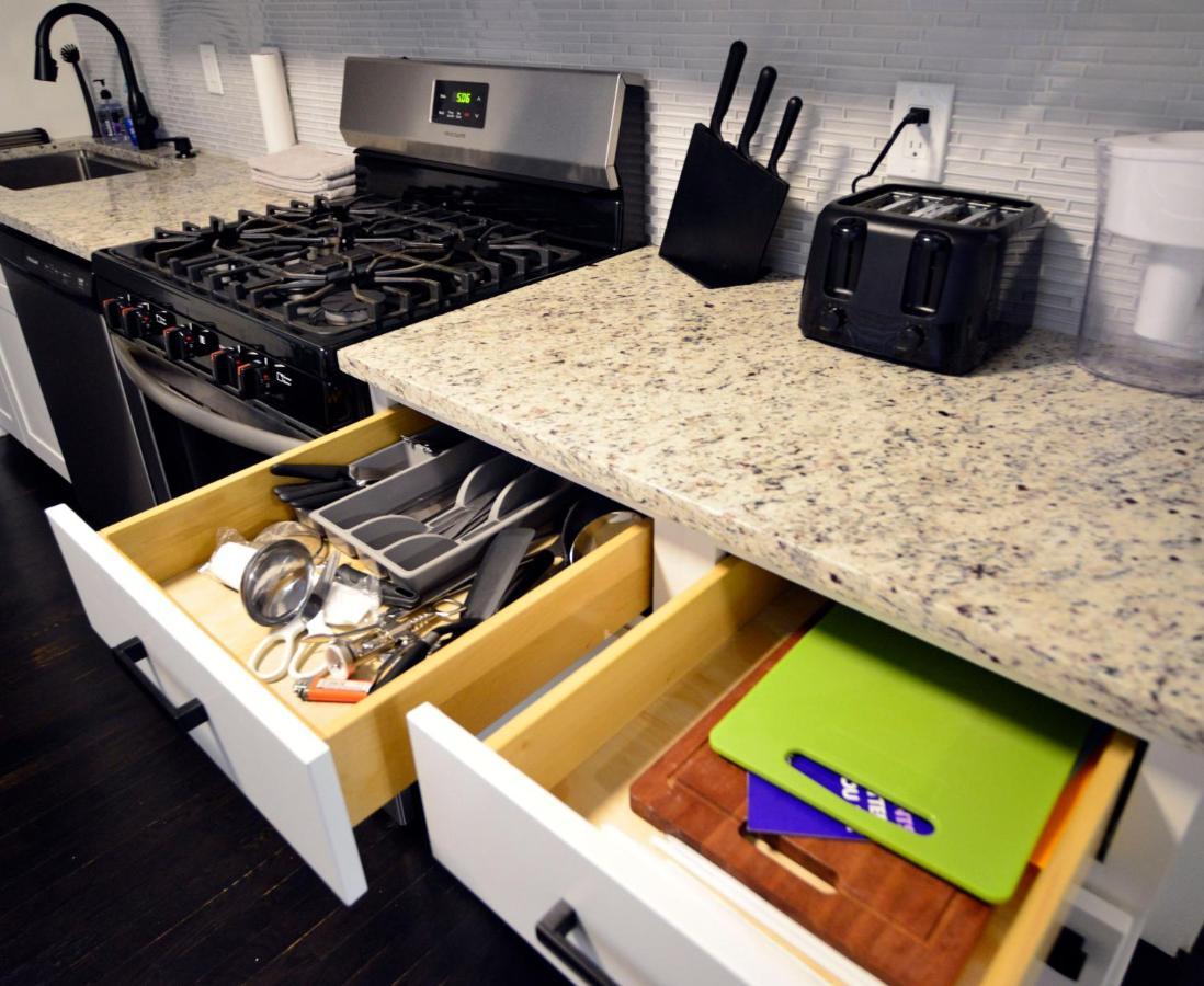 Modern Two Bedroom Condo - Boston Stoneham Bagian luar foto
