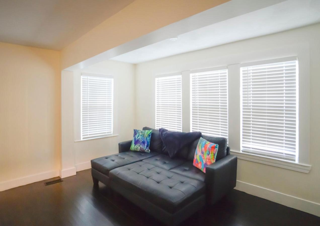 Modern Two Bedroom Condo - Boston Stoneham Bagian luar foto