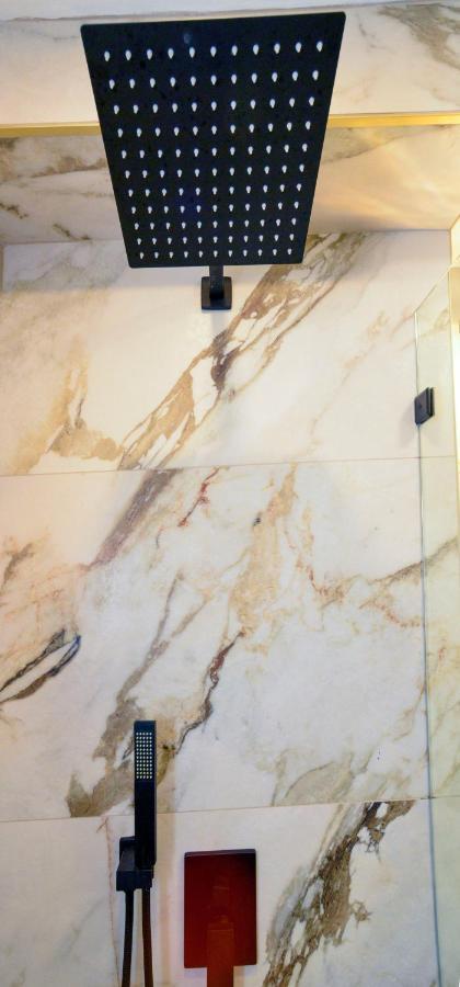 Modern Two Bedroom Condo - Boston Stoneham Bagian luar foto