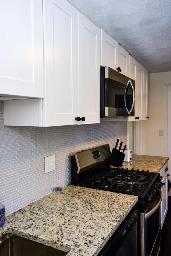 Modern Two Bedroom Condo - Boston Stoneham Bagian luar foto