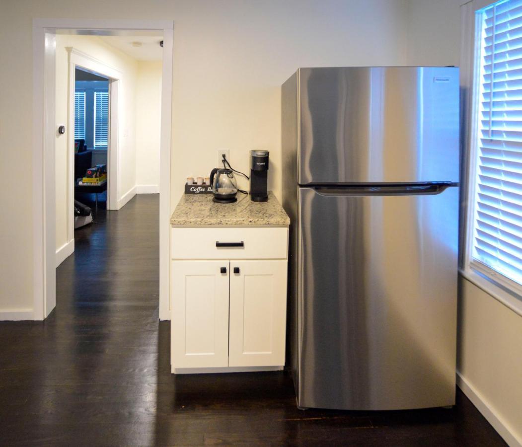 Modern Two Bedroom Condo - Boston Stoneham Bagian luar foto