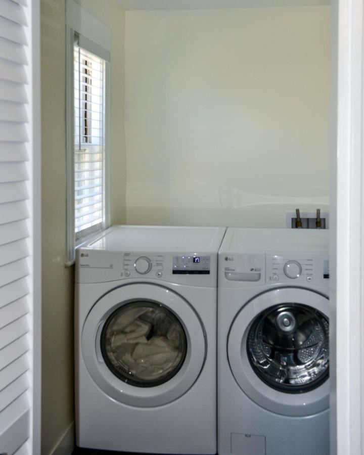 Modern Two Bedroom Condo - Boston Stoneham Bagian luar foto