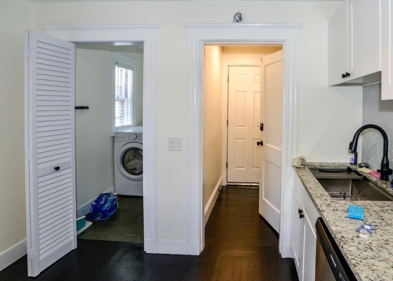 Modern Two Bedroom Condo - Boston Stoneham Bagian luar foto