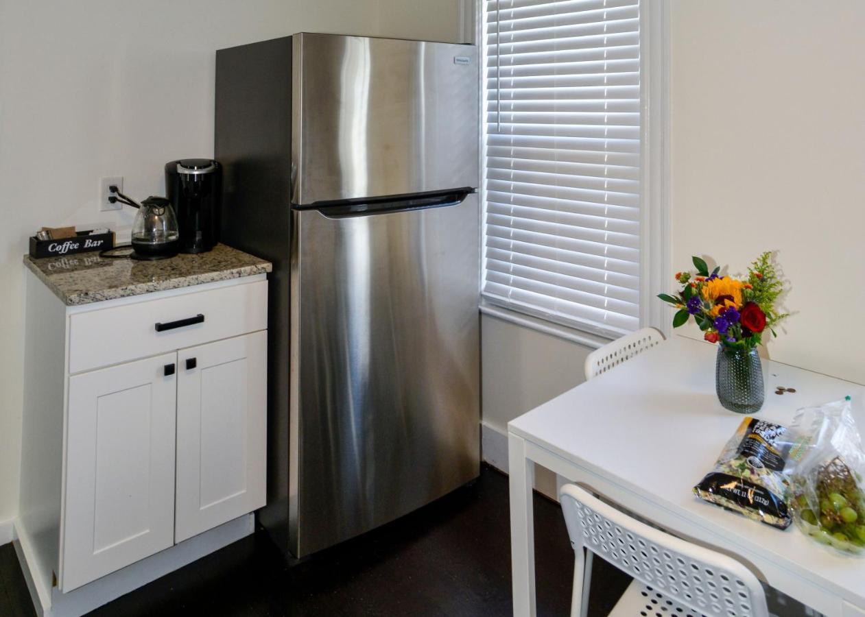 Modern Two Bedroom Condo - Boston Stoneham Bagian luar foto